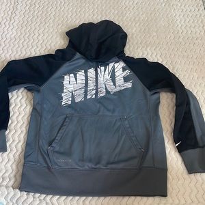 Boys Nike Therma-fit hoodie